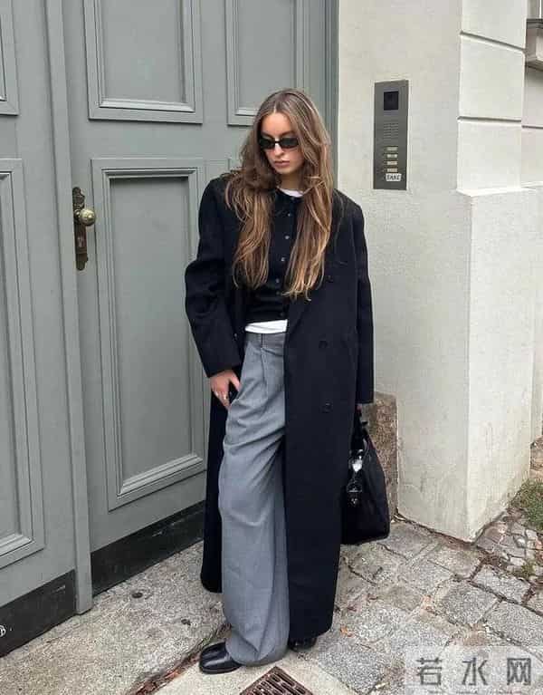 再次强调，穿大衣一定要避免小脚裤、运动鞋，太土！这么搭更洋气