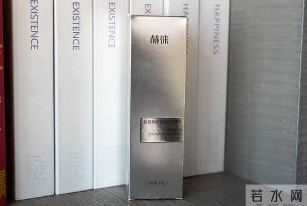 表面清洁没效果？赫徕洗面奶测评：深入肌底净化毒素+抗衰养肤