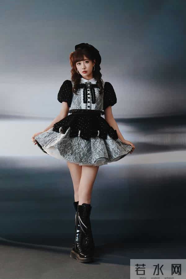 「暗黑甜系Lolita风」把洛丽塔的精致甜和暗黑元素揉得又乖又酷