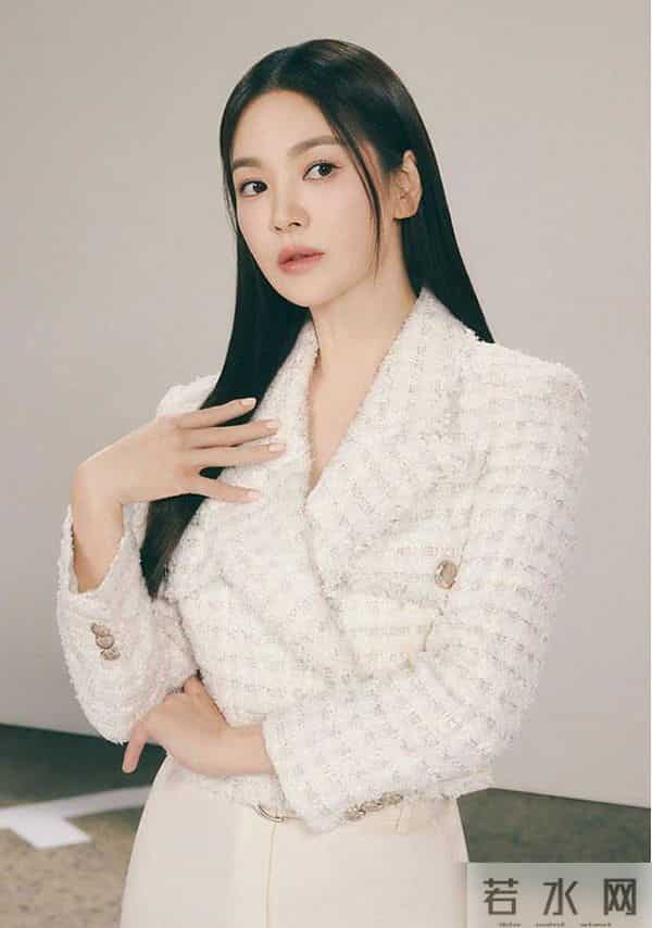 宋慧乔新造型，职场穿搭也能不随波逐流，穿出个性，给人专业感