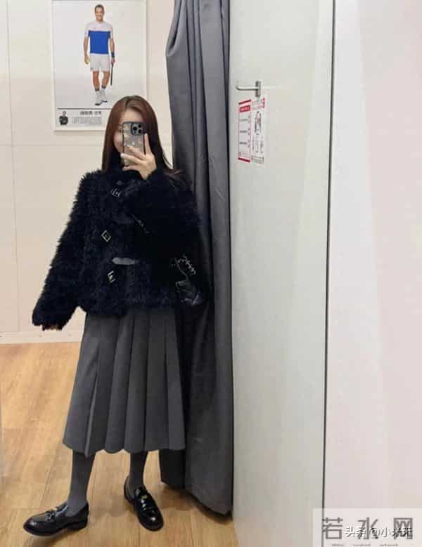 优衣库这条百褶裙，是把“四季百搭”焊在身上了吧！