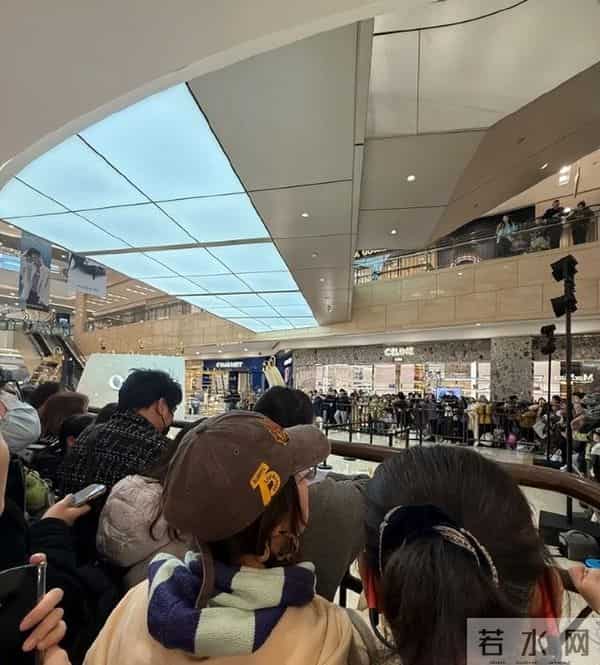 罗云熙空降杭州状态不佳！脸颊凹陷瘦成皮包骨，笑容诡异引热议