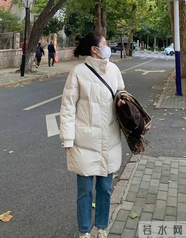 羽绒服+牛仔裤，极简里的真高级