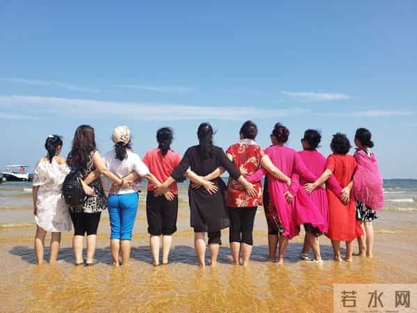 发现没，凡是男人带女人出去玩，女的都会穿裙子，你知道为什么吗