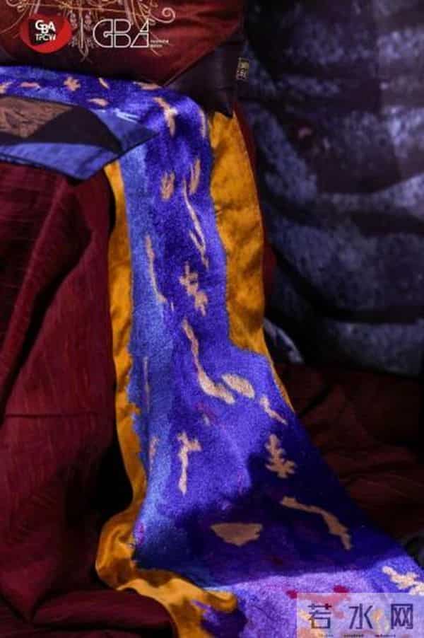 大湾区科技时尚文化周莨荘香云纱以“五行幻境”开启国际时尚对话