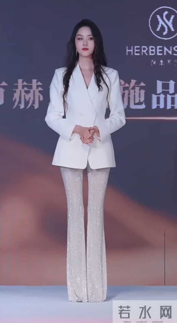 徐敏小姐姐这裤子一般人压根驾驭不了，也就她能穿成女神范儿