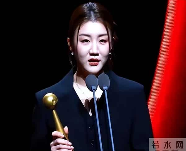 黄晓明也没想到，全运会结束十天后，穿黑西装的陈梦又给他争光了