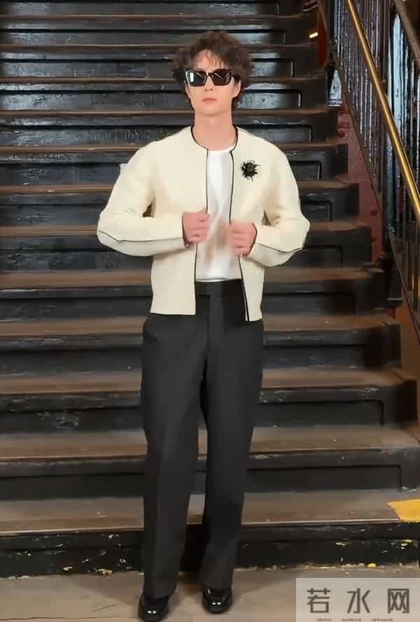 纽约大秀：王一博留大妈头，辛芷蕾国际范足，权志龙狗啃刘海辣眼