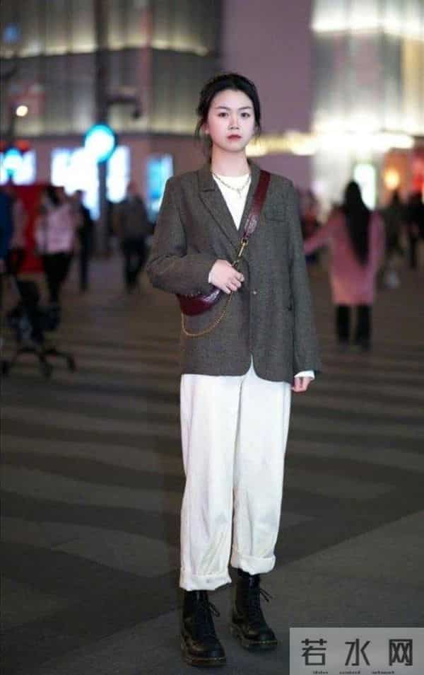 今年秋冬，外套流行“穿短不穿长”，显高显瘦还时髦，照着穿绝了