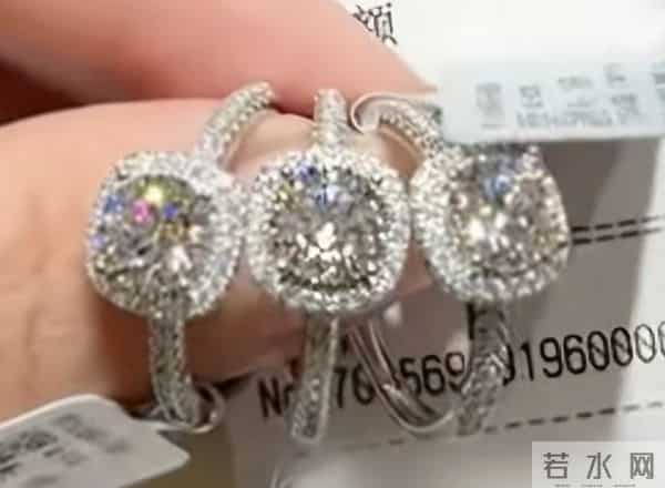 169元抢疯了！胖东来小方糖戒指爆火，年轻人的悦己快乐太好懂