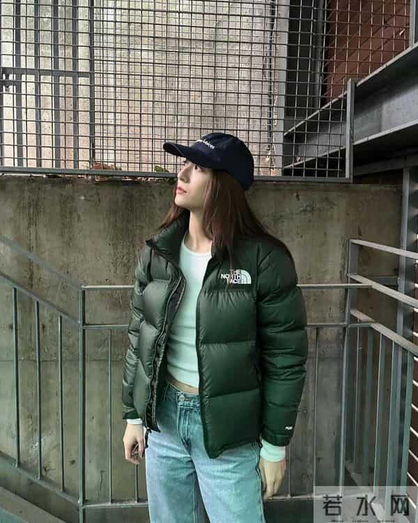 羽绒服内搭优选这几类最合适！简单方便又耐看，室内室外都洋气