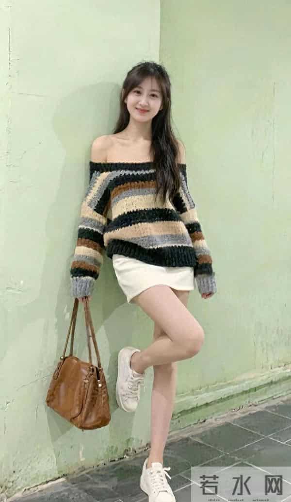 好清纯的穿搭，条纹撞色毛衣+小白裙，真的是少女范十足