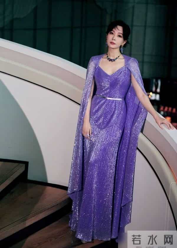 陈数与爱同行！穿搭紫色鸢尾花长裙出席公益活动，传递爱与吉祥