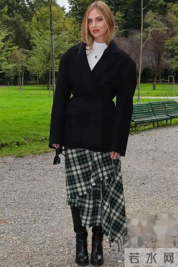 冬天别总穿裤子了！这4件上衣+裙子，才是正确的打开方式