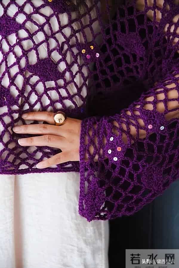 Jess D Bennett设计的无尽银河套头衫、罩衫，轻盈又俏皮