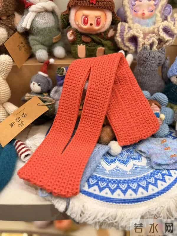 虹口小店太会了！LABUBU 穿冬装 + 苹果同款，体验型消费玩出新花样～