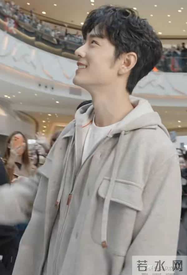 澳门这一夜，王阳堪叔圈天花板回归，朱珠风韵犹存，肖战赢麻了！