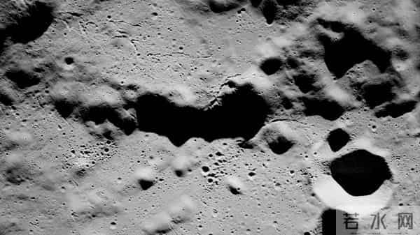 欧米茄超霸“月之暗面”，为什么我最爱这只灰陶瓷？