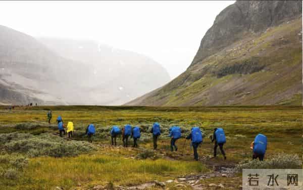 套现11亿后大转向！始祖鸟弃硬核染粉，国货围剿下还能狂赚？