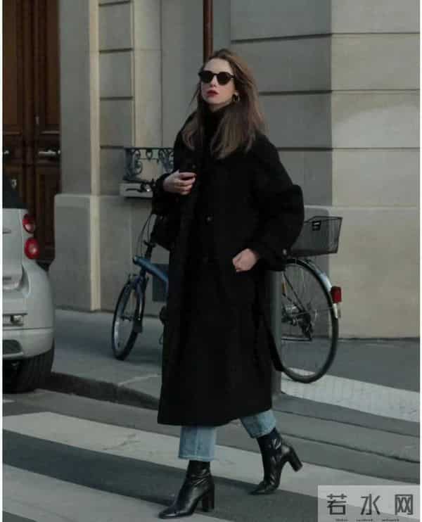 黑靴子太优秀了，冬天配这条裤子超好看
