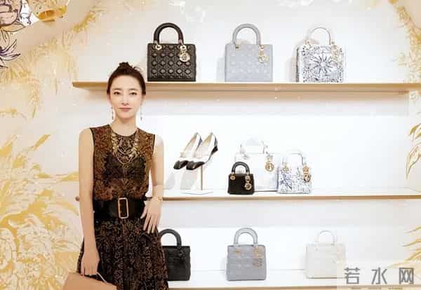 诈骗14亿，看到金条法拉利被拍卖，才懂王丽坤夫妇的生活有多奢靡