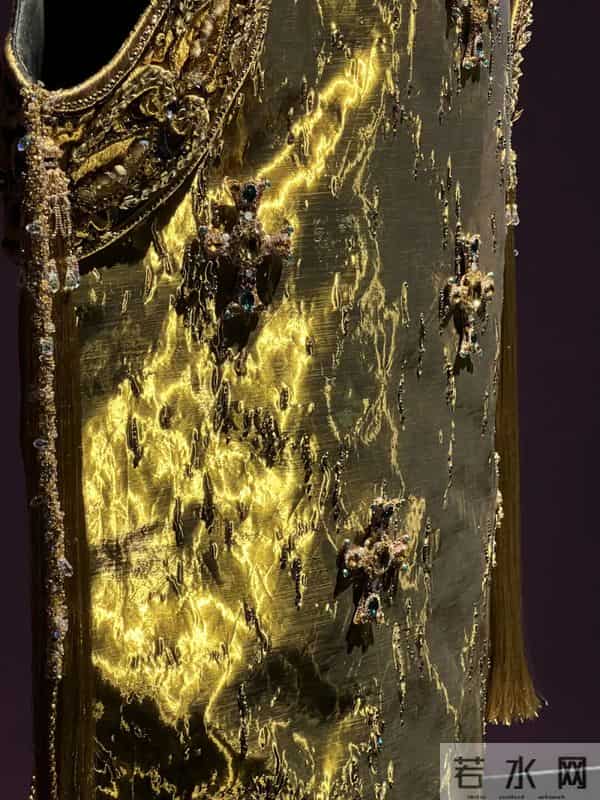 遭老祖宗的“金铺盖”闪到了，在全球首站全国唯一的成都重磅大展上