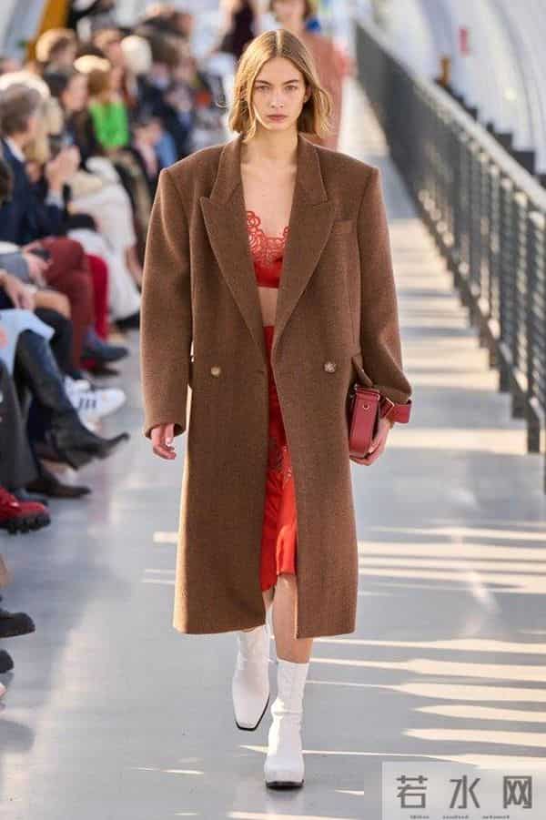 今冬绝美“配色”大赏！这两个颜色，为什么又被热捧？