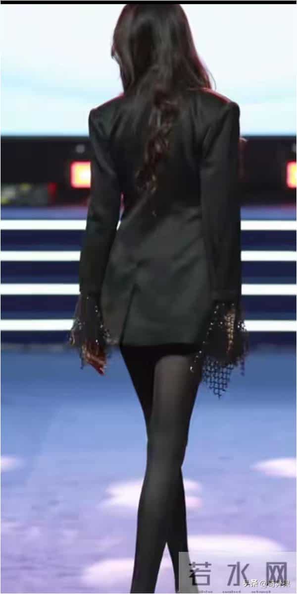 超模导师一徐敏，这颜值身材确实好出众，人间龙物，长相太高级了
