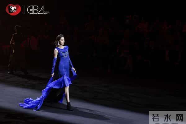 大湾区科技时尚文化周莨荘香云纱以“五行幻境”开启国际时尚对话