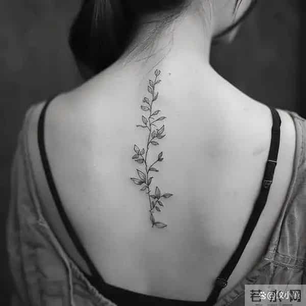 20岁姑娘隐私部位纹大花臂，3年后哭着洗：这3个坑别踩！