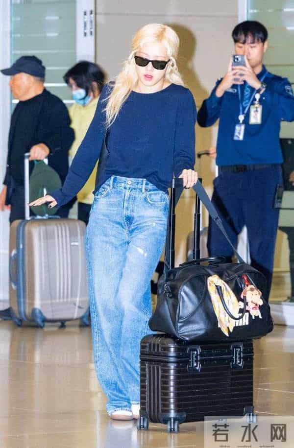 宋妍霏与朴彩英的松弛感穿搭真吸睛！优雅又随性！