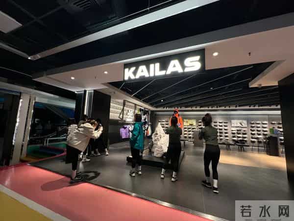 狂飙90%！从“始祖鸟平替”逆袭成中产新宠，品牌老板一年卖40亿