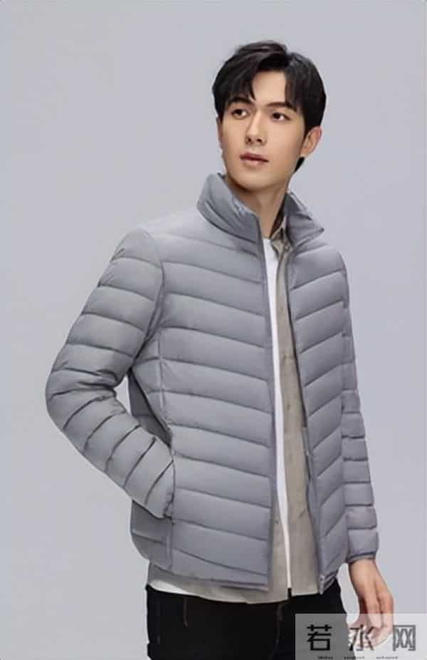 排骨羽绒服卖爆了！中产焦虑和国货“质价比”陷阱被戳穿？