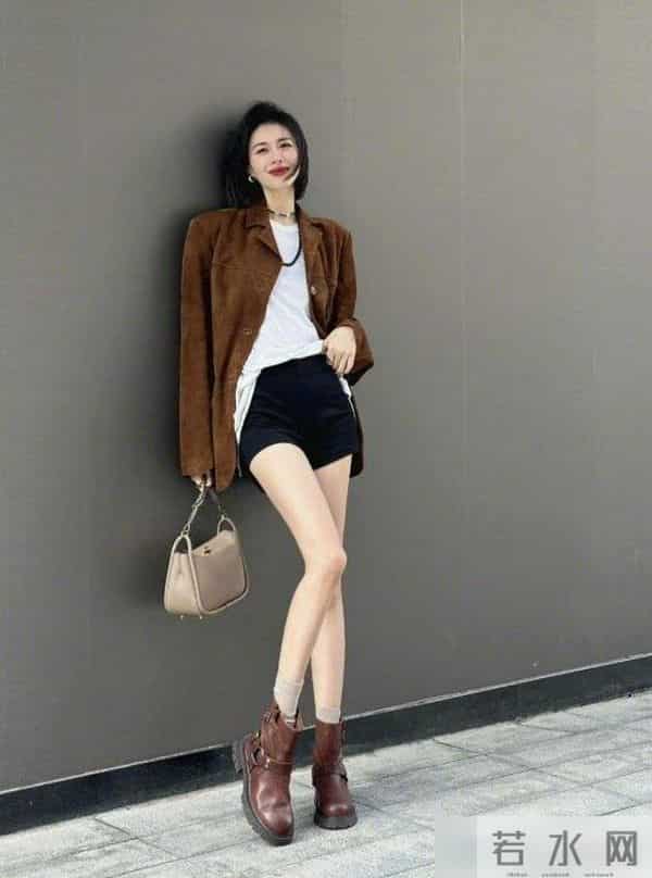 今年秋冬的流行色，为什么非“棕色”莫属？看完上海街拍就知道了