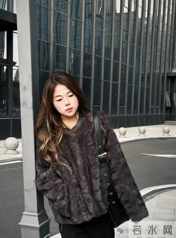 冬日灰调毛绒少女穿搭