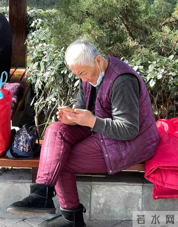 “自以为时髦，实际很油腻”的4种中国式大爷装，看看你中了吗？