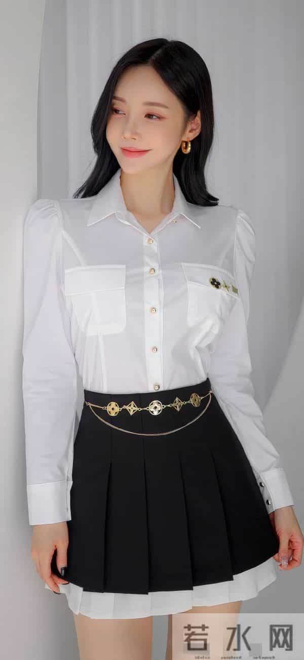 白衬衫+黑裙的“小心机”，这才是甜酷穿搭的天花板！