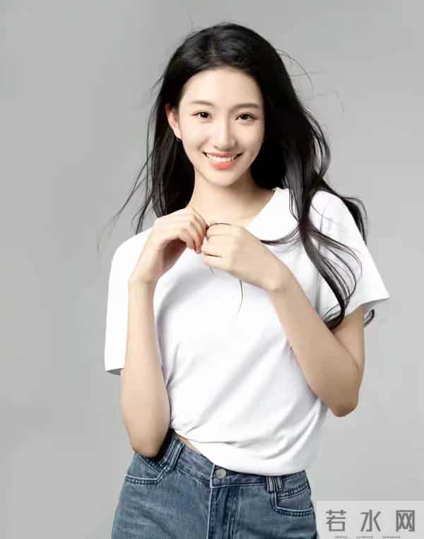 北电的恩美校花，大气明媚，冰清玉洁，网友直呼：幻似天仙下凡！