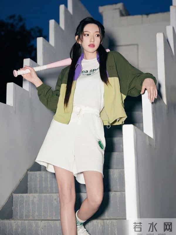 程潇穿出25岁女性时尚新潮流！混搭运动风穿搭，休闲舒适又实用