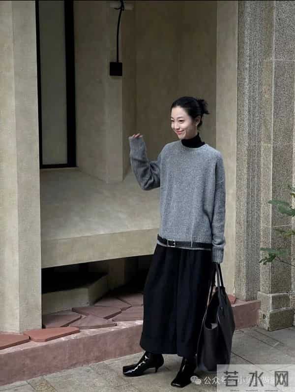 灰调松弛感｜廓形毛衣+黑裙，极简高级感秋冬通勤搭