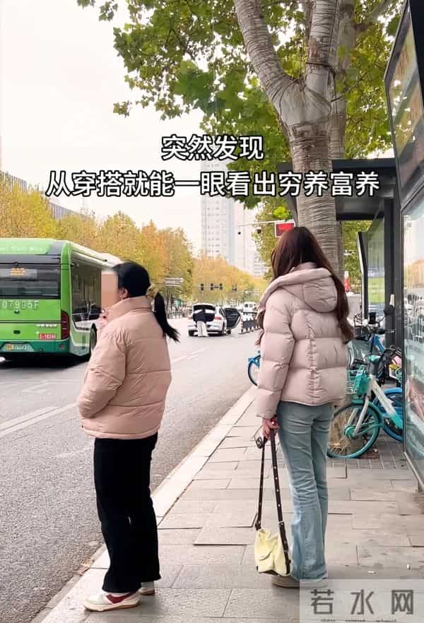 寒冬来临，米色外套女人优雅现身，我终于明白富人穷人的最大差距