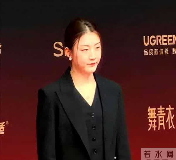 黄晓明也没想到，全运会结束十天后，穿黑西装的陈梦又给他争光了