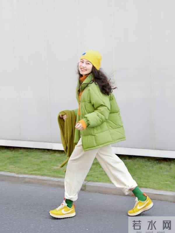 入冬后多穿基础款衣服，大衣、针织衫、半身裙，轻松提升你的气质