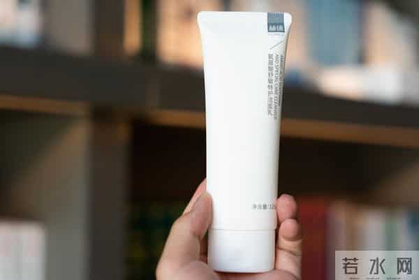 表面清洁没效果？赫徕洗面奶测评：深入肌底净化毒素+抗衰养肤