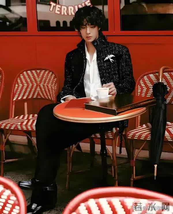 纽约时尚圈的“王炸”？王一博凭什么霸屏热搜？