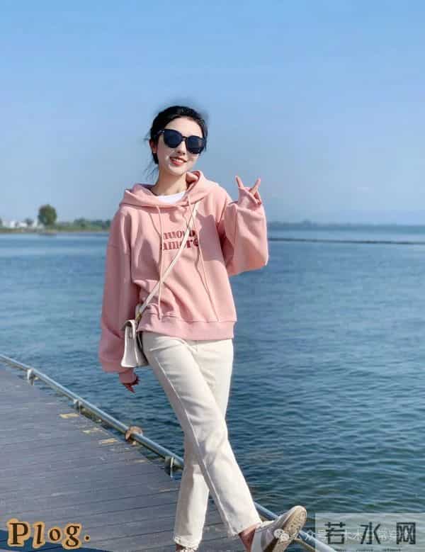 火爆的粉色卫衣终于穿上啦！甜酷松弛感直接拉满～