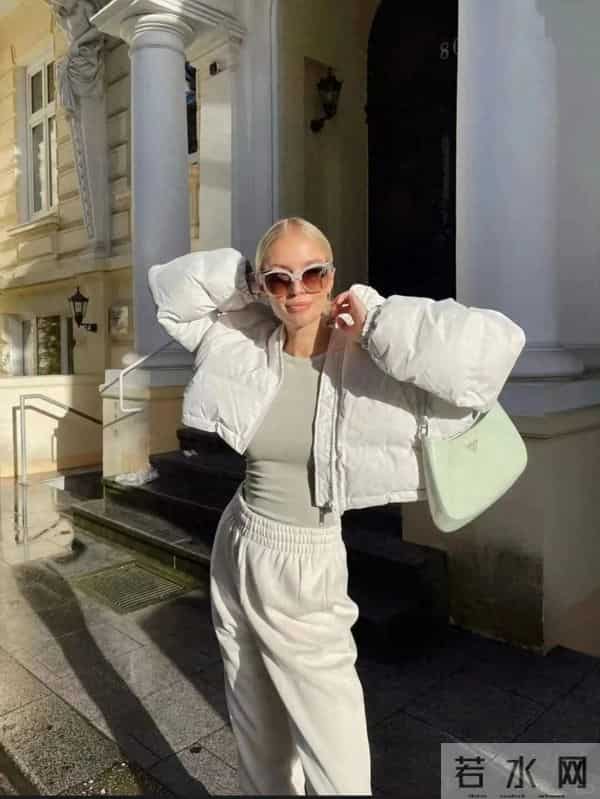 今年冬天“短羽绒服”这样搭配太火了！高级时髦一整个冬天！