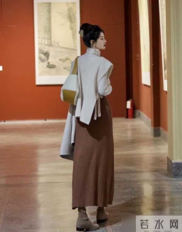 今年秋冬的流行色，为什么非“棕色”莫属？看完上海街拍就知道了