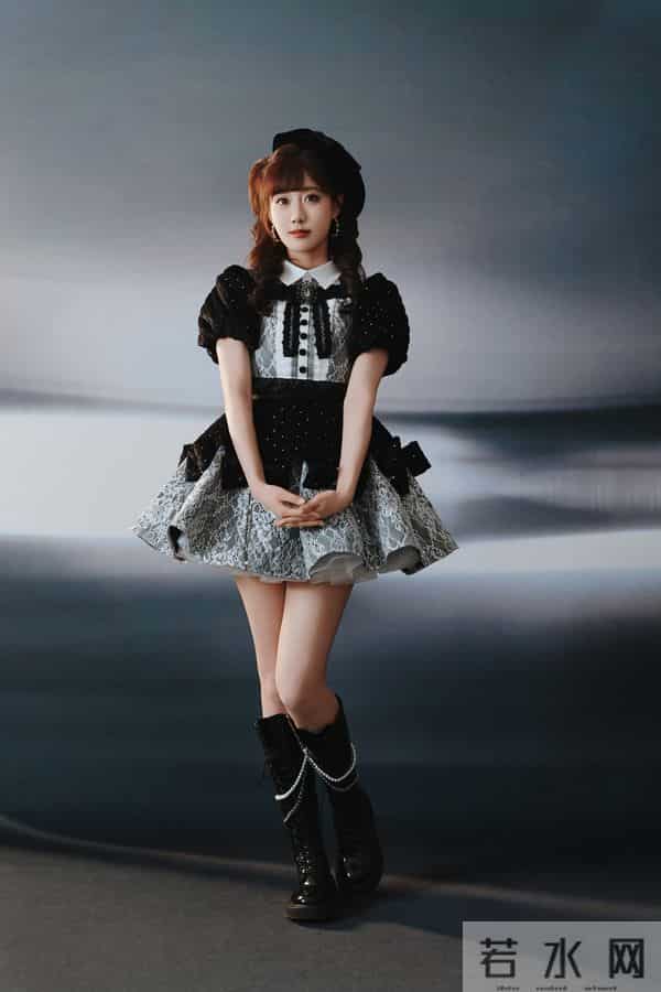 「暗黑甜系Lolita风」把洛丽塔的精致甜和暗黑元素揉得又乖又酷