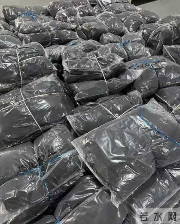 河南11月热到穿短袖？羽绒服老板：这款薄羽绒一天卖爆500件！